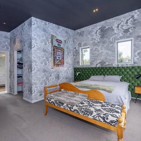 Upstairs Relaxing Loft Hotel Albert Town Buitenkant foto