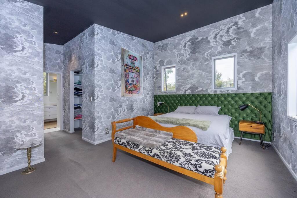 Upstairs Relaxing Loft Hotel Albert Town Buitenkant foto